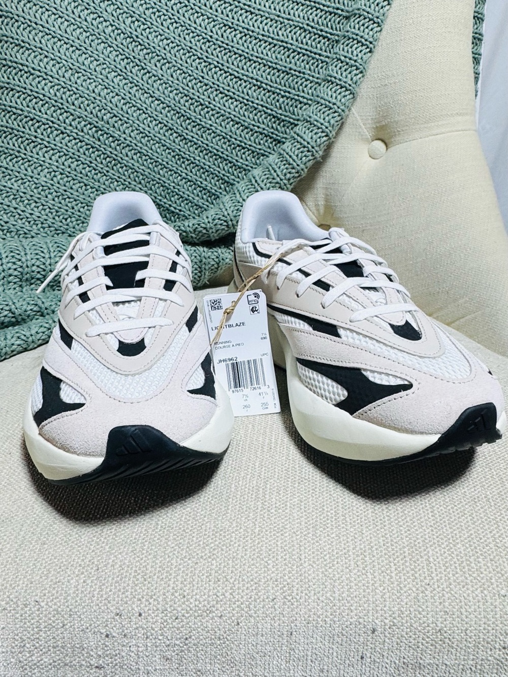 NWT Adidas Women’s LightBlaze White Black Beige Athletic Sneakers Size 9 - Picture 4 of 6